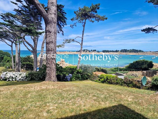 Villa en bord de mer avec jardin