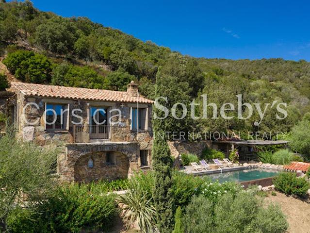 Villa en bord de mer avec jardin
