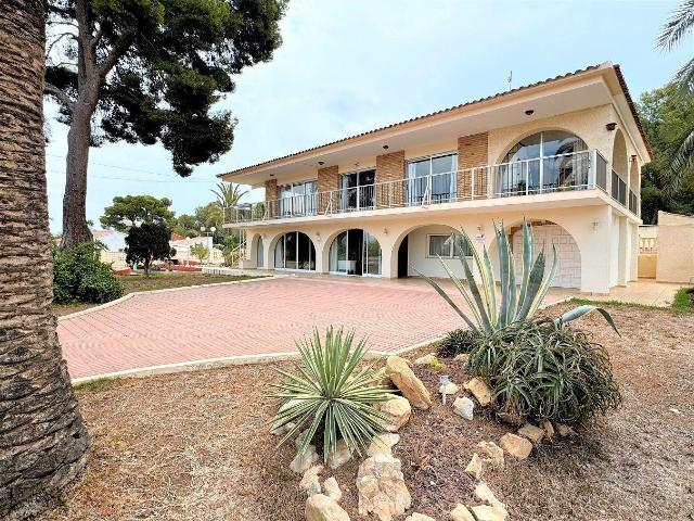 Villa en el Albir, zona muy tranquila, terreno rustico, gran. 300m² Albir