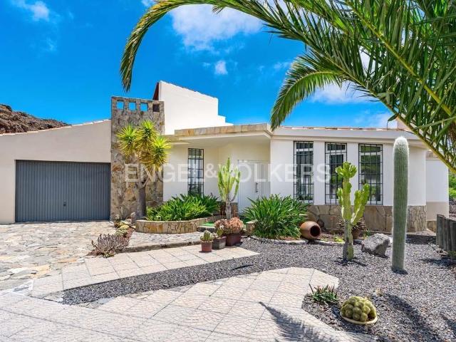 Villa en estilo canario moderno en el campo 342m² Santiago del Teide