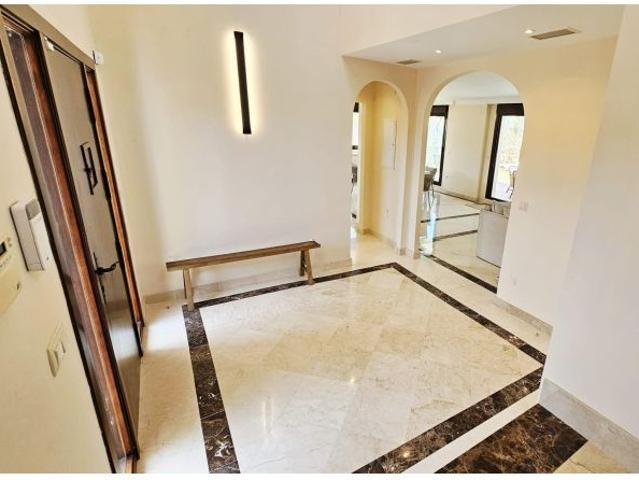 Villa en EXCLUSIVA en Azata Golf, Estepona – Amplia, luminosa y con piscina privada