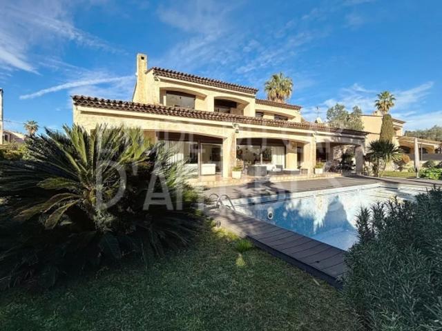 VILLA EN EXCLUSIVITE CAP D'ANTIBES VERSANT OUEST