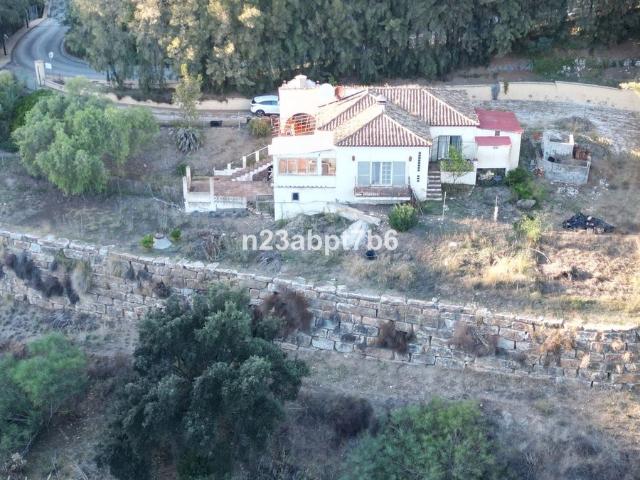 Villa en Los Almendros Benahavis