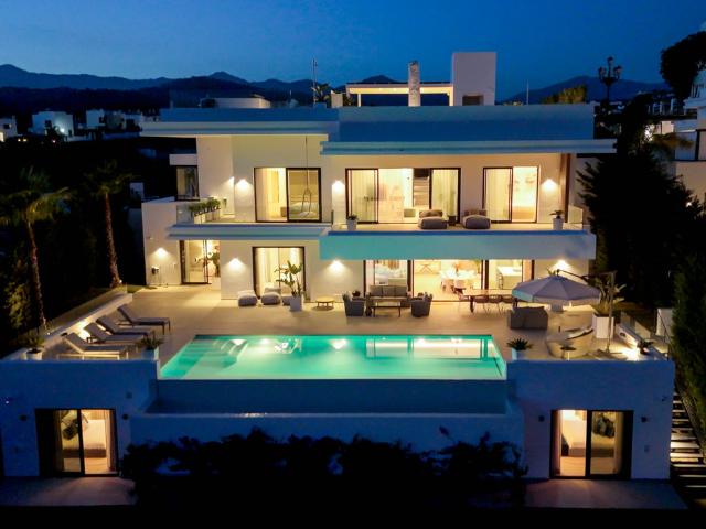 Villa en New Golden Mile Estepona