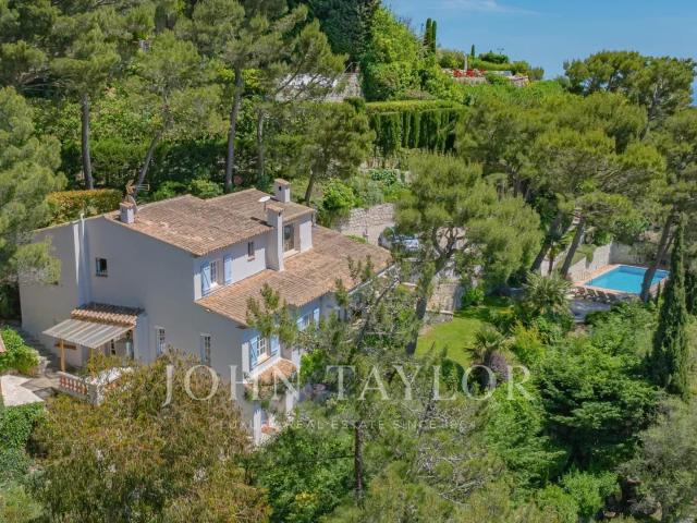 Villa en parfait état à EZE 236m² Eze