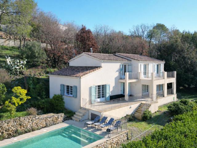 Villa en parfait état, au calme, 4/5 chambres