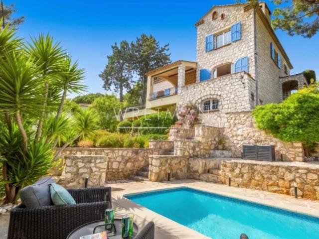 Villa en pierre entièrement rénovée avec vue sur la mer et à proximité à pied Vence