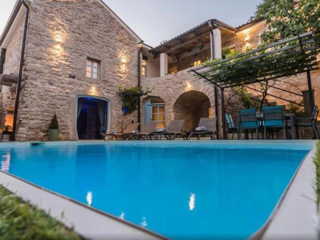 Villa en pierre située dans la région de Crikvenica