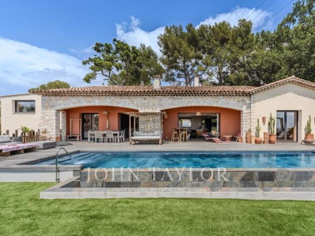 Villa en pierre rénovée – Vue mer plein sud & élégance contemporaine