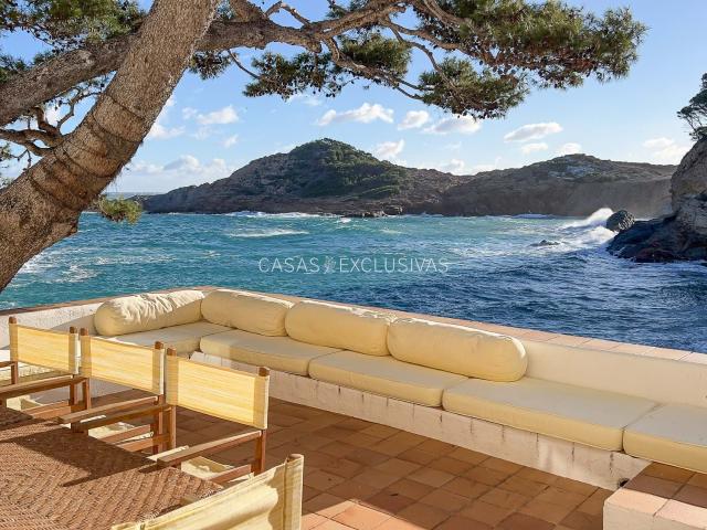 Villa en primera linea de mar en cala Sa Tuna, Costa Brava