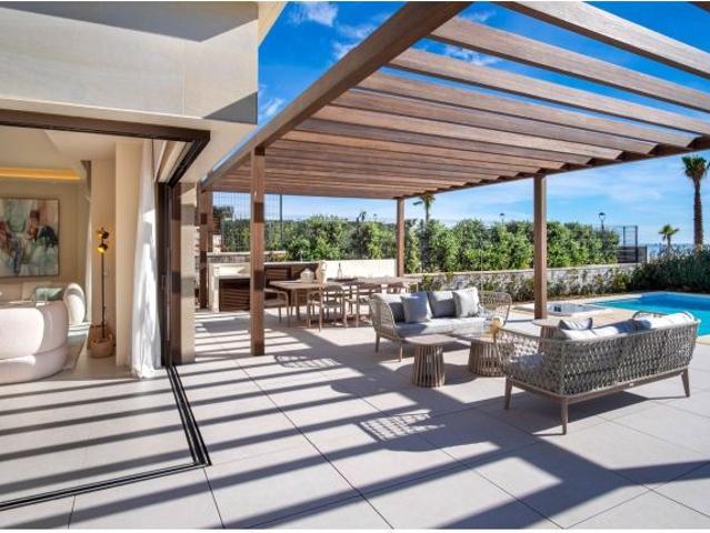 VILLA EN PRIMERA LÍNEA DE PLAYA