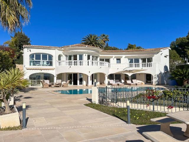 Villa en primera línea en Benissa con acceso directo a la pl. 357m² Benissa