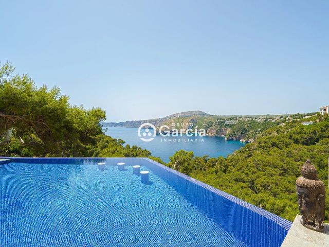 Villa en primera línea en venta en Jávea con increíbles vistas