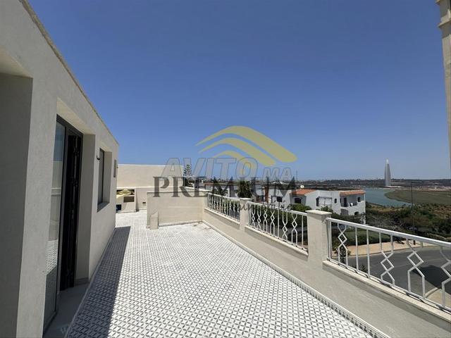 Villa entièrement rénovée avec une superbe vue