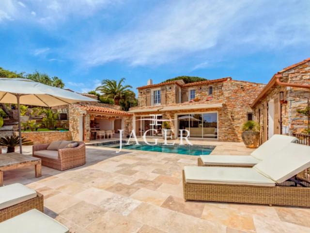 Villa entièrement rénovée avec vue mer panoramique !