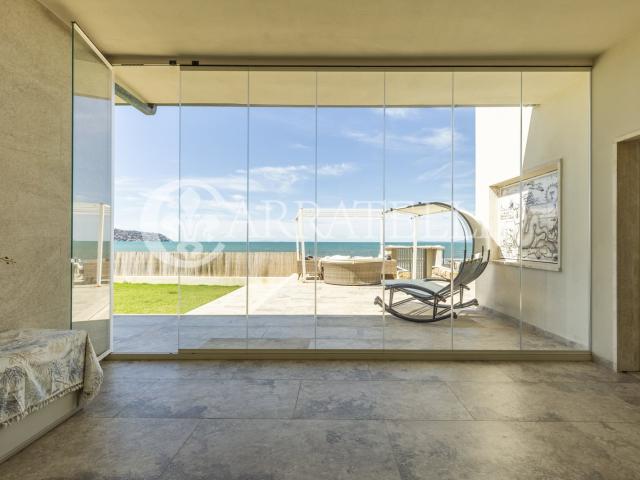 Villa esclusiva con piscina e due accessi diretti al mare su. 550m² Orbetello