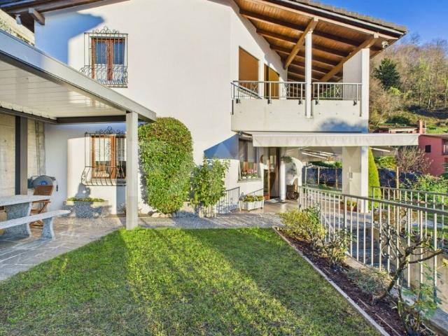 Villa esclusiva con vista lago