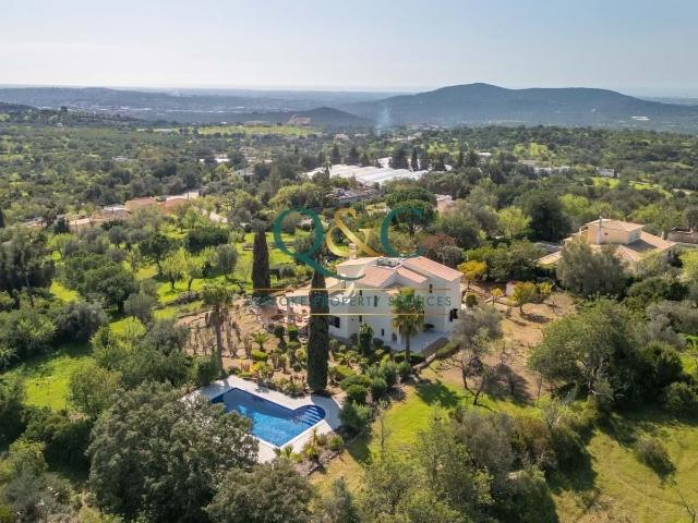Villa espaçosa e elegante numa excelente localização com vis. 440m² Loulé São Sebastião