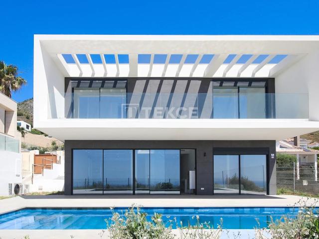 Villa Espaciosa en Benalmádena con Vistas Panorámicas al Mar
