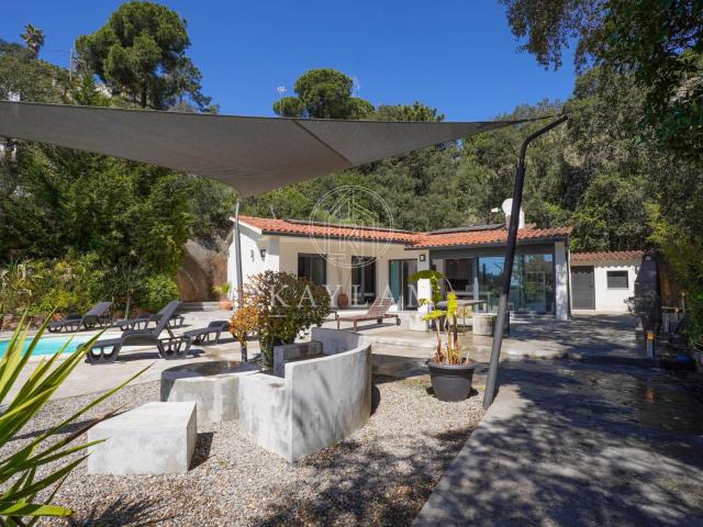 VILLA EXCEPCIONAL CON VISTAS AL MAR Y LICENCIA TURÍSTICA EN SERRA BRAVA
