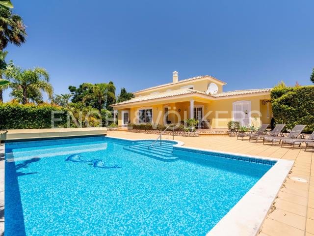 Villa excepcional de 4 quartos com piscina e vistas panorâmicas em Presa da Moura