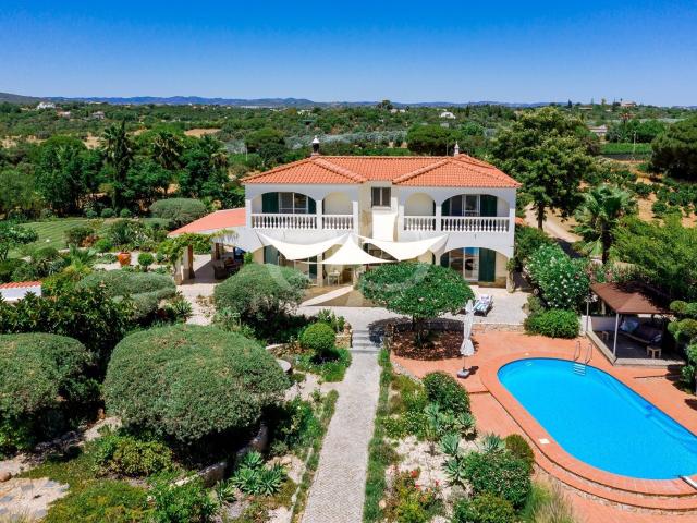 Villa excepcional em terreno vasto perto de Tavira 303m² Luz de tavira e santo estêvão
