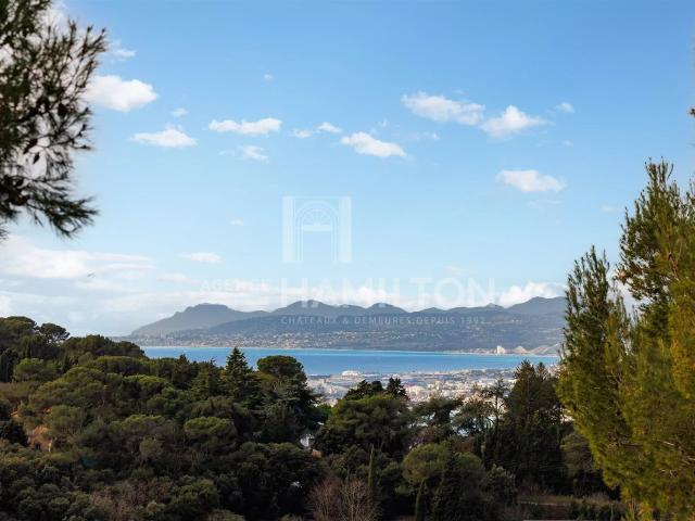 Villa Exceptionnelle: 160 m² avec Piscine et Vue à 360°, Mo. m² Nice