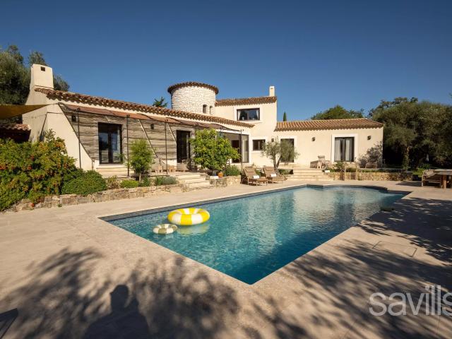 Villa exceptionnelle de style provençal au cœur de l’arrière pays