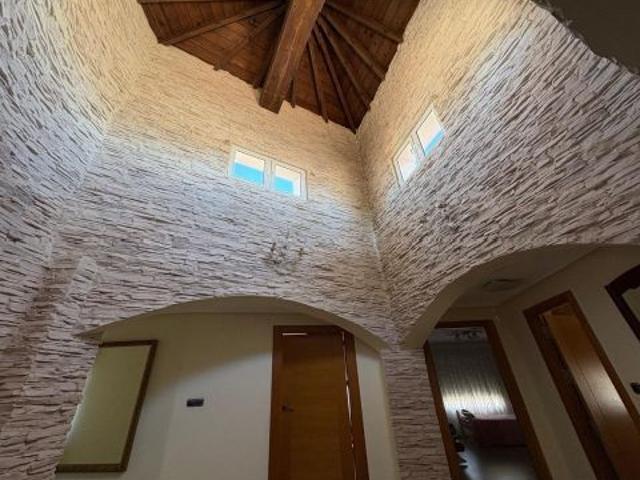 Villa exclusiva con amplios espacios y entorno privilegiado en Catral