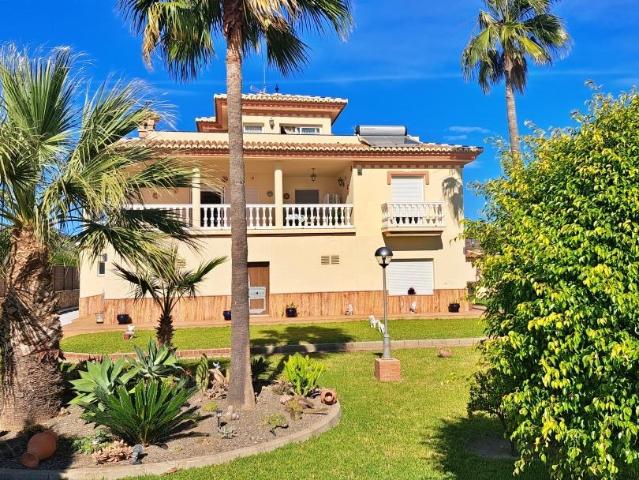 Villa exclusiva con fantásticas vistas al mar