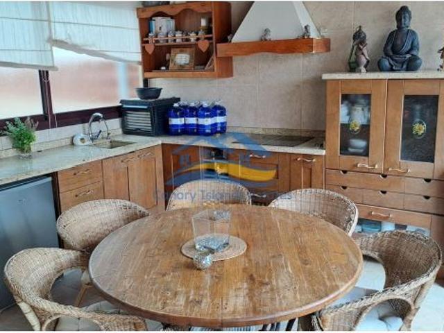 Villa Exclusiva de Tres Niveles con Piscina y Terrazas con Vistas al Mar | Las Granadas, Puerto del