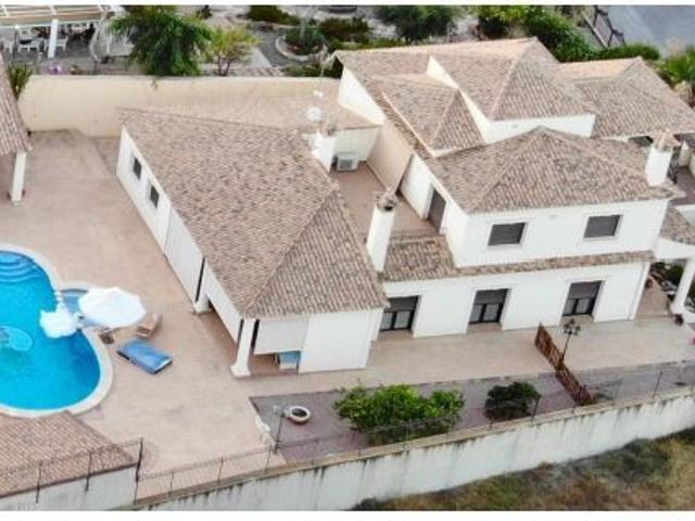 VILLA EXCLUSIVA JUNTO AL CAMPO DE GOLF LA FINCA ZONA ALGORFA