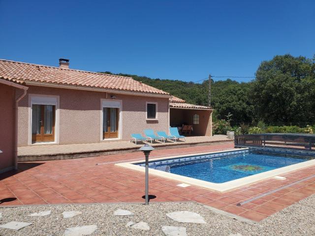 Villa F5, terrain clos, piscine, habitable de suite 114m² La Tour sur Orb