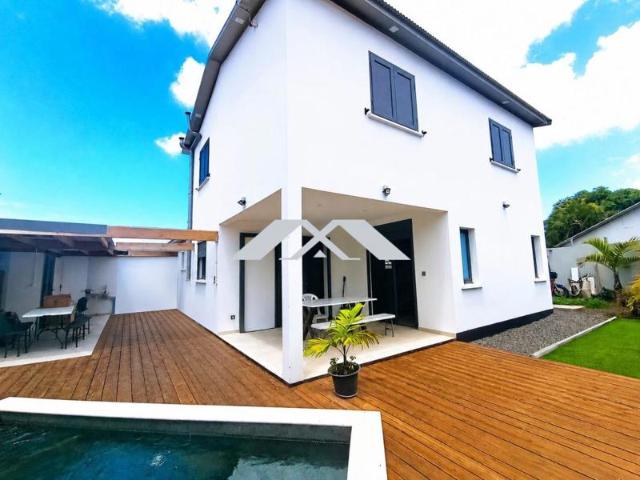 Villa F5 + piscine à La Rivière Saint Louis