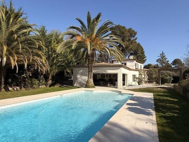 Villa f6 240 M2 Terrain 2939 M2 Piscine,Roquefort les pins.
