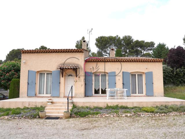 Villa familiale 3 chambres avec grand terrain et fort potent