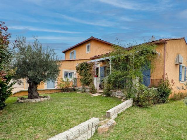 Villa familiale 166 m2 avec piscine et double garage