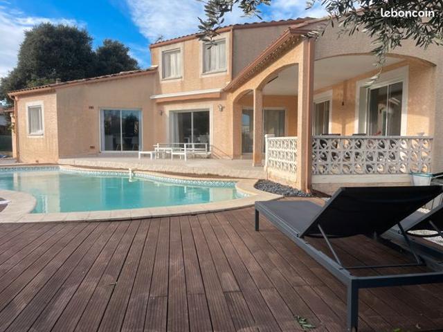Villa familiale 208 m² terrain 1024m² avec piscine