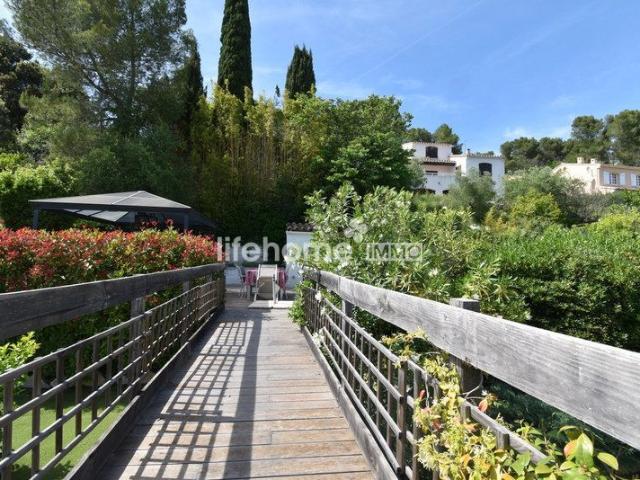 VILLA FAMILIALE 240m2 SUR UN TERRAIN DE 840m2 avec piscine