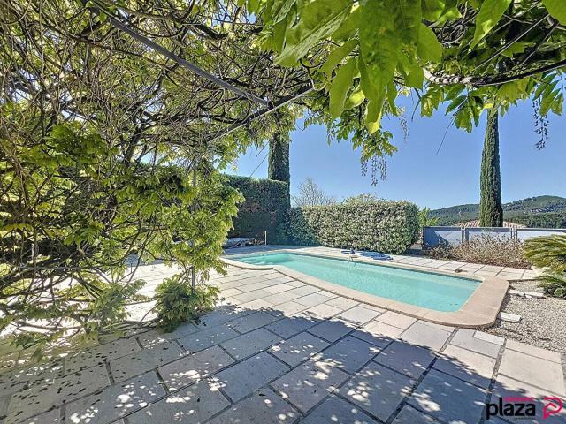 Villa familiale à la vue dégagée au Castellet