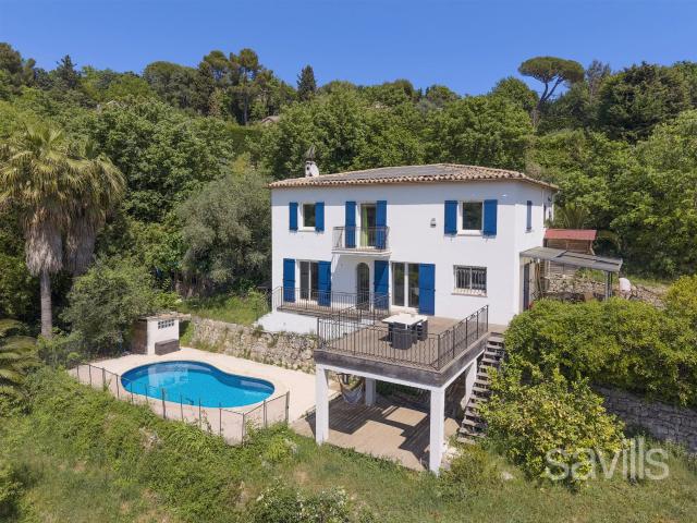 Villa familiale avec vue mer et village 131m² Châteauneuf Grasse