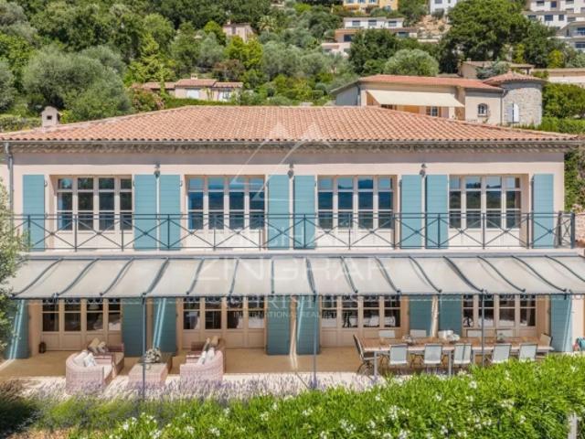 Villa familiale avec vue panoramique dans un domaine résidentiel