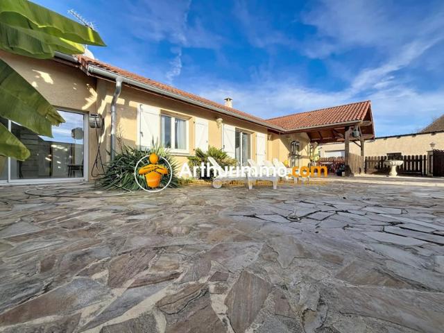 Villa familiale avec dépendance – Dolomieu 2009