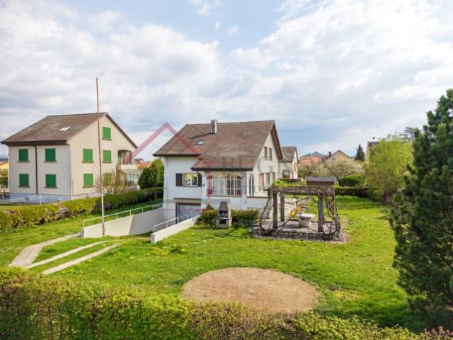 VILLA FAMILIALE AVEC JARDIN ET ENVIRONNEMENT CALME