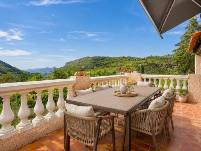 Villa familiale avec jardin et vue dégagée, aux portes de La Turbie