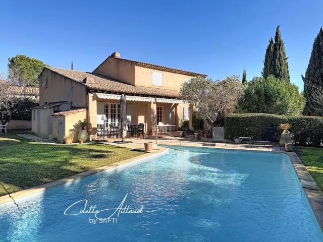 Villa familiale avec piscine à l ouest d'Aix en pROVENCE