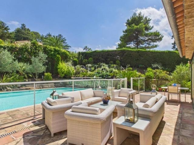 Villa familiale avec piscine dans une domaine sécurisé Mougins