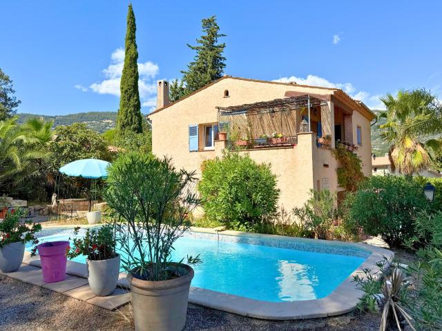 Villa familiale avec piscine et annexes 204m² Peymeinade