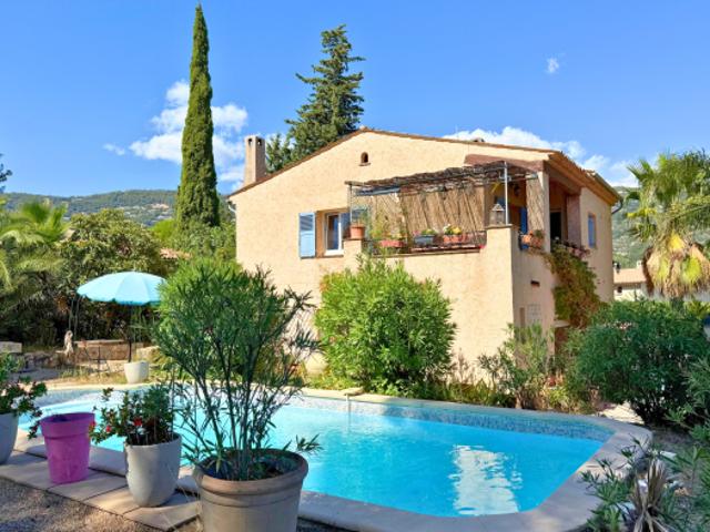 Villa familiale avec piscine et annexes