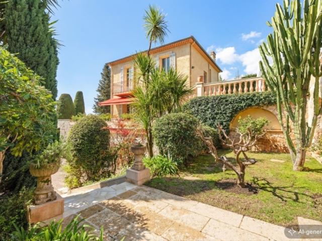 Villa familiale avec piscine et annexes, dans une oasis de verdu